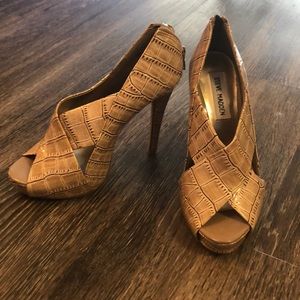 Steve Madden Tortes Shell Open Toe Heels